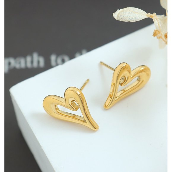 Heart Shaped Stud Earrings 18K Gold Plating Stainless Steel - Picture 5 of 11